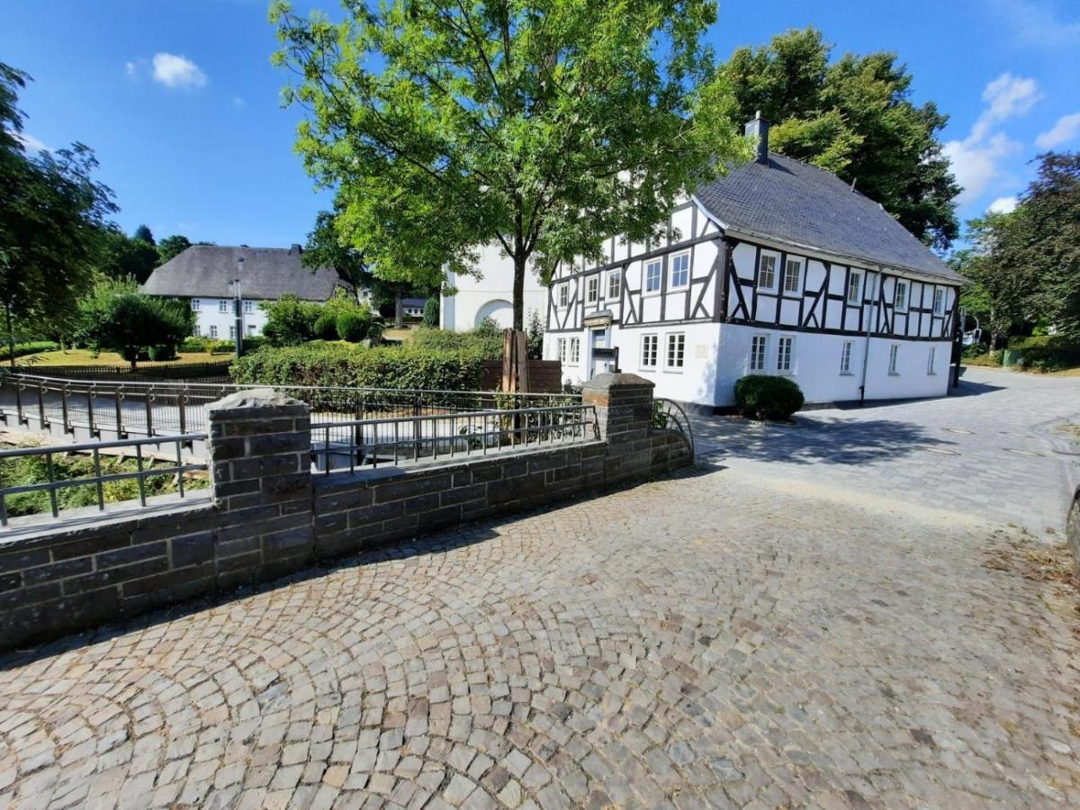Ferienwohnung Am Kurpark エスローエ エクステリア 写真