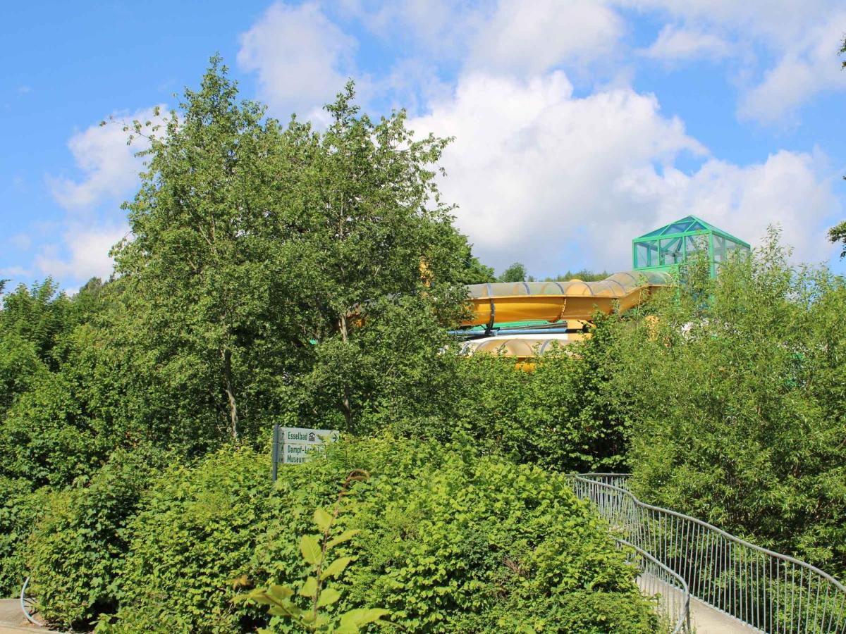 Ferienwohnung Am Kurpark エスローエ エクステリア 写真